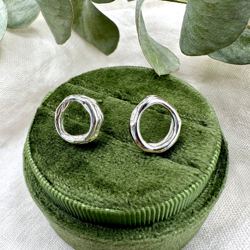 Circle Melt Studs (boucles d’oreilles cercle fondu)