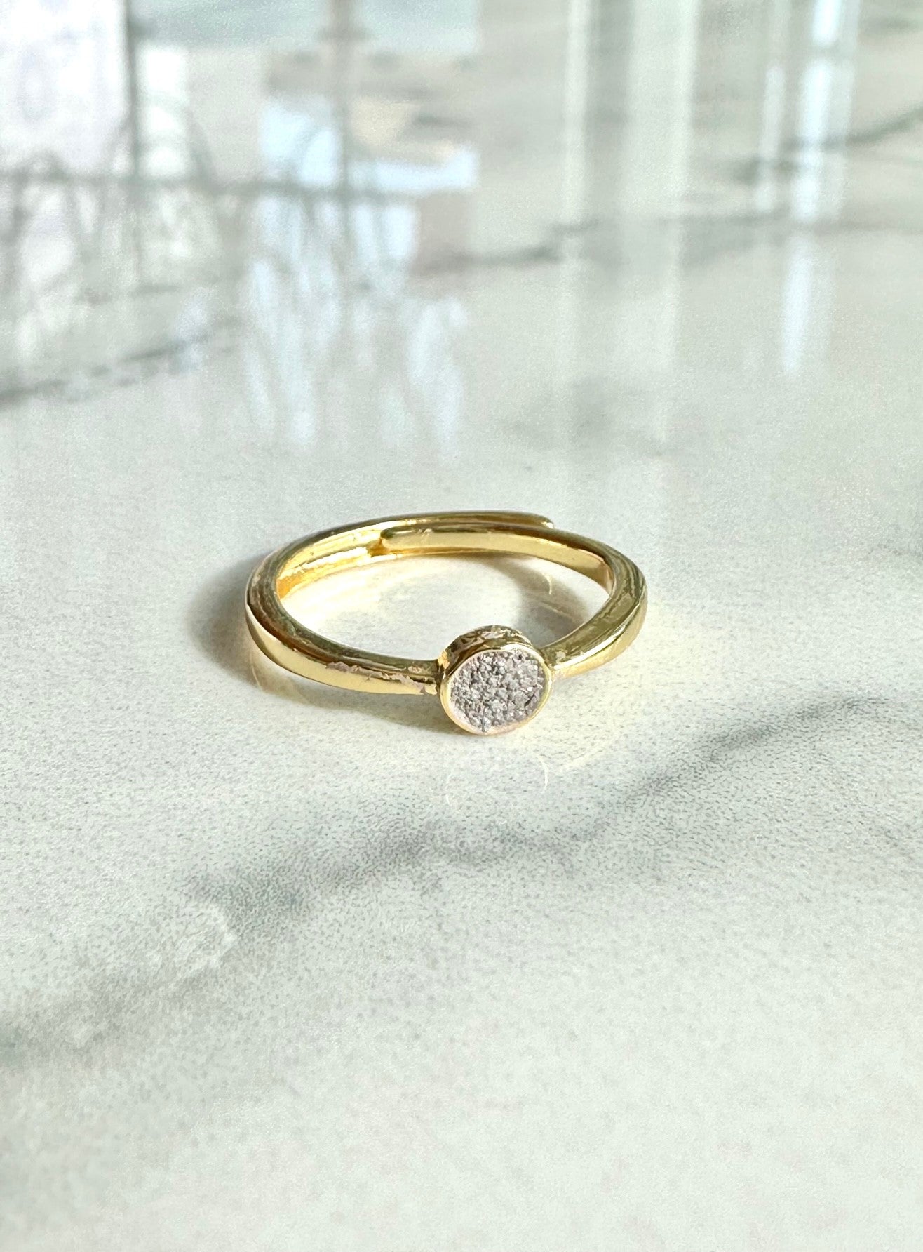 Bague plaquée dor avec béton