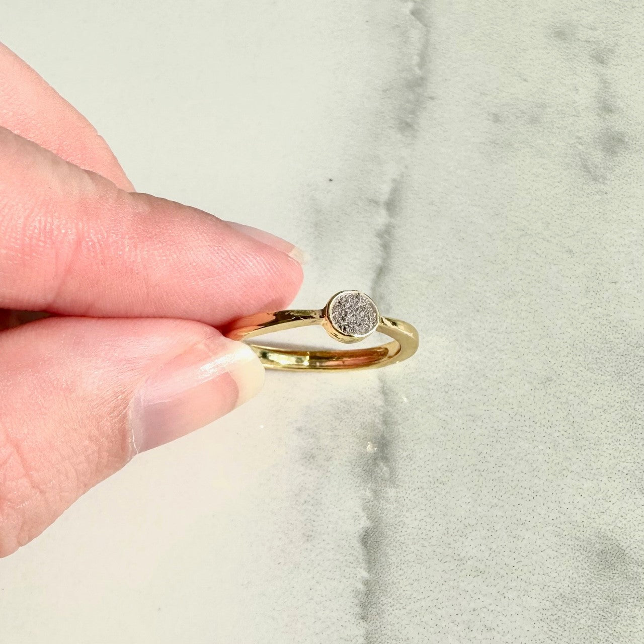 Bague plaquée dor avec béton