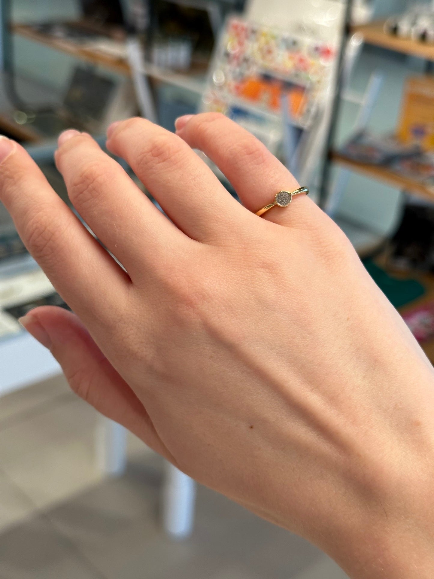 Bague plaquée dor avec béton