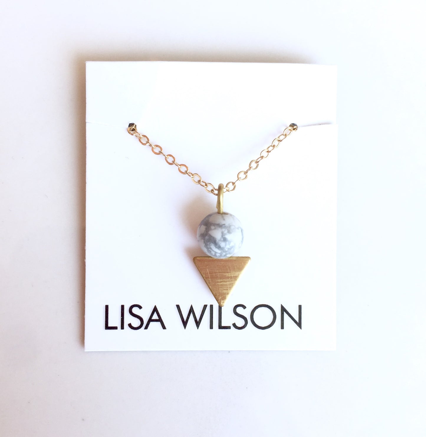 Collier triangle et perle d'howlite