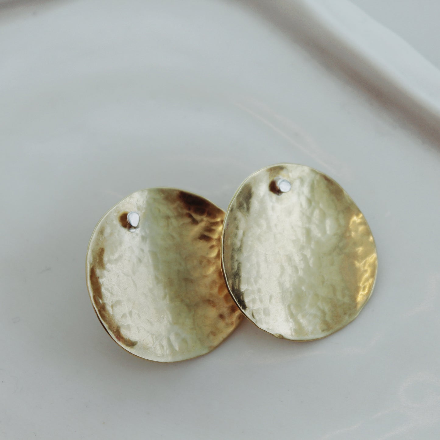 Boucles d'oreilles en laiton en forme de dôme