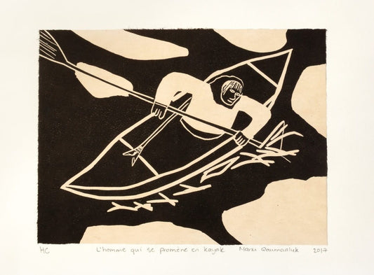 Manu Qaunnaaluk Limited Edition Print - L'homme se promène en kayak